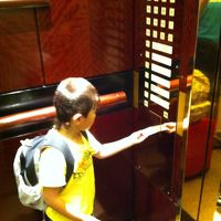 ここに部屋のキーを差し込まないとドアが閉まりません