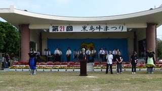 島の人口の１０倍以上にふくれ上がるまつりのひ