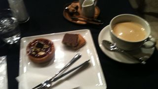 おしゃれな隠れ家的カフェ