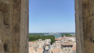 古代ローマのアリーナからアルルの町を一望！