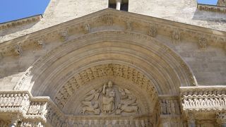 ロマネスクの至宝、回廊は必見！