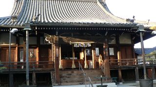 亀の恩返しと観音の霊験という説話が伝えられる總持寺（そうじじ）