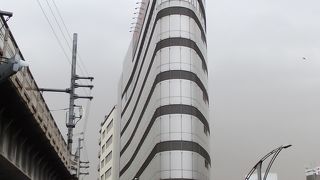 問屋 (商店) 街の中に魔利支天徳大寺があります