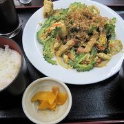 フェリー乗り場近くのお食事処