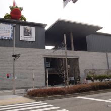 正面はこんな感じです。海側から見たほうがきれいかも。