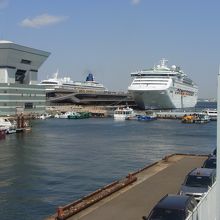 プロムナードから大桟橋。