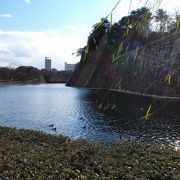 大阪城へ向かう大きな公園です