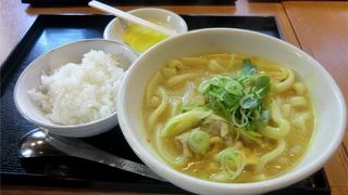 カレーうどん専門店。うどんの後半はカレー雑炊で。