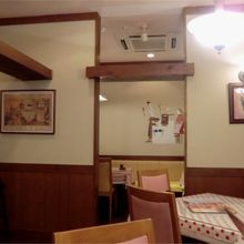 ゆったり目のテーブル配置