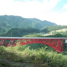 木次線の車窓から見た奥出雲おろちループの橋