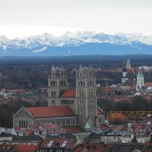 街の向こうにアルプス