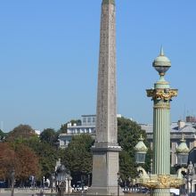 オベリスクが目印。
