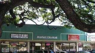 ワイキキから１３番のバスで簡単に行けます