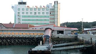 中国の厦門、泉州や、小金門島（烈嶼）へのフェリーが発着する金門島の海の玄関口。