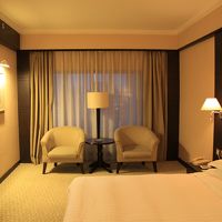 デラックスルームのベッド