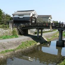 「たいこ橋」として市民に親しまれている安居橋