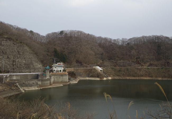 ダム公園は広くきれいに整備されてます。