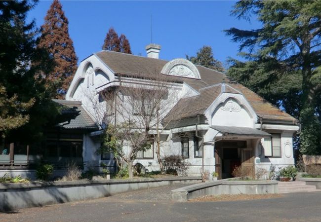 予約が必要だが、ぜひ見たい豪華な建物