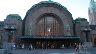 重厚感のある駅舎