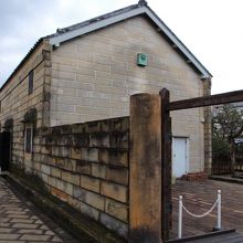 石倉が重厚な雰囲気です