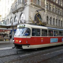 町中を走るトラム