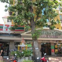 Rambuttri Village Plaza