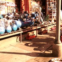 DYIな商品が並ぶ４