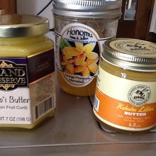 購入したリリコイバターとマーマレード