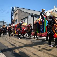 練り歩いてます！