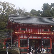 入り口が立派なのだ