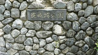 淀城本丸や石垣を利用した公園、淀城跡公園