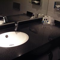 バスルームは広め