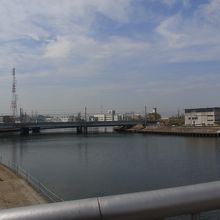 河口寄りの位置から。