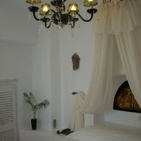 洞窟型のベッドルーム５月の初旬は寒く暖房を。夏は涼しいかと