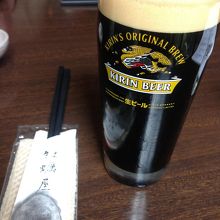 牡蠣に合うビール、ワイン、日本酒など揃っています。