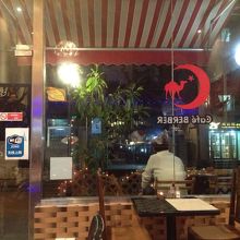 チュニジアの国旗にラクダが。