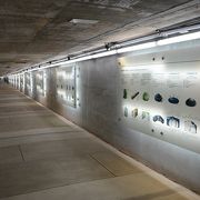 小金門島（烈嶼）にある鉄漢堡と勇士堡を結ぶトンネルは、世界の地雷展示館になっています。