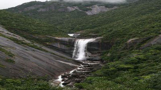 巨大な一枚岩が素晴らしい