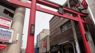 気軽に食べ歩けるものが沢山売っています