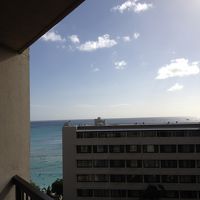 ベランダから海を望むが