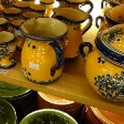 スペイン各地の陶器が手に入る店