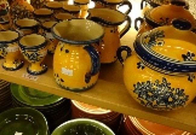 スペイン各地の陶器が手に入る店