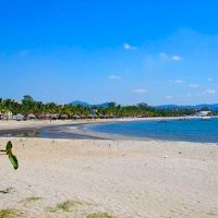 ホテル前のビーチはこんな感じです