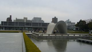 世界平和を祈る多くの施設が存在