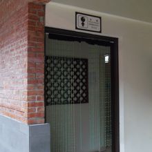 トイレにはビーズののれんが（笑）