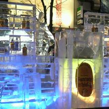 サントリー　氷のＢＡＲを模した像です