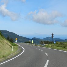 大雑把ですが、この上あたりに入り口があります。