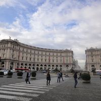 共和国広場とホテル外観