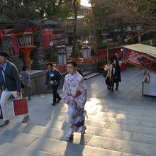 西楼門に向かう