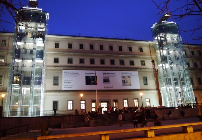 ソフィア王妃芸術センター Museo Nacional Centro de Arte Reina Sofia